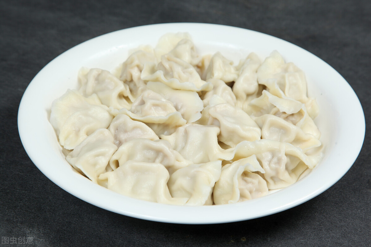 萝卜饺子好吃有诀窍，教你饺子店不外传的做法，鲜美多汁，没怪味