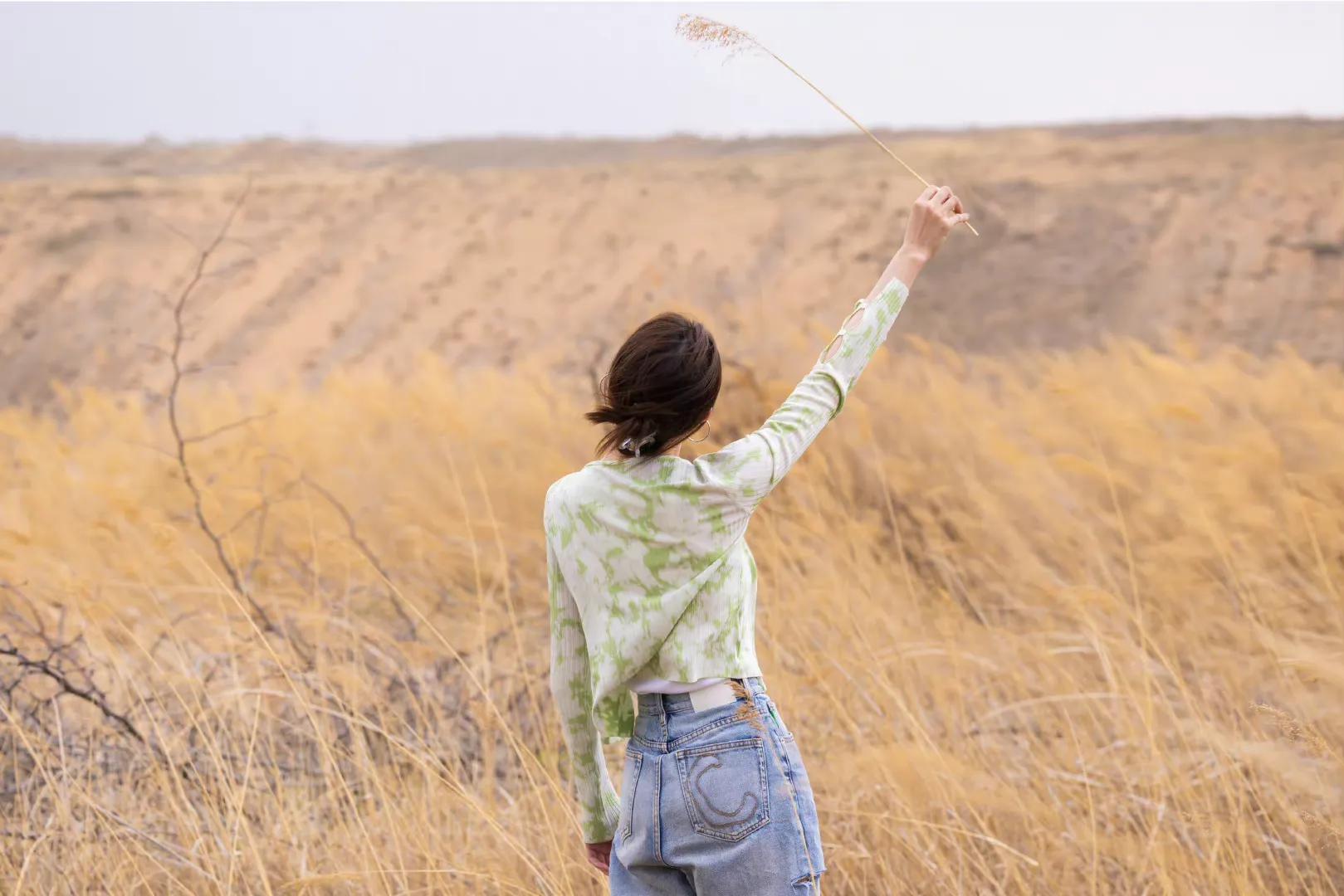 钟楚曦近期穿搭