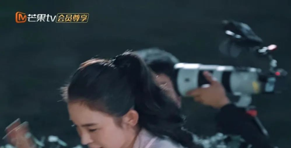 赵樱子，你是我的尬神。。​。​