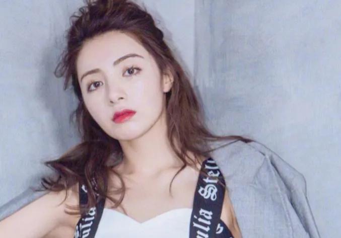 谁说新疆无美女？这5位，颜值高，身材好，实力强，个个都是美女