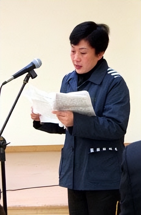 湖南女巨贪蒋艳萍，贪千万心虚到拜佛，八旬老人10年反腐将其告倒