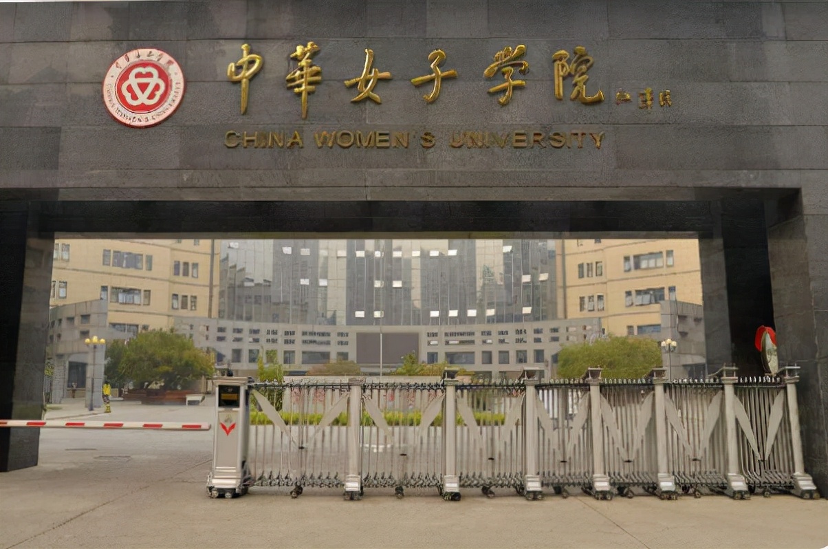 一所大学堪称“女儿国”，从校名就可以看出，男生在校内很少见