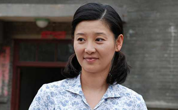 23年后再看冯小刚与徐帆的婚姻，才明白她的隐忍是最好的选择