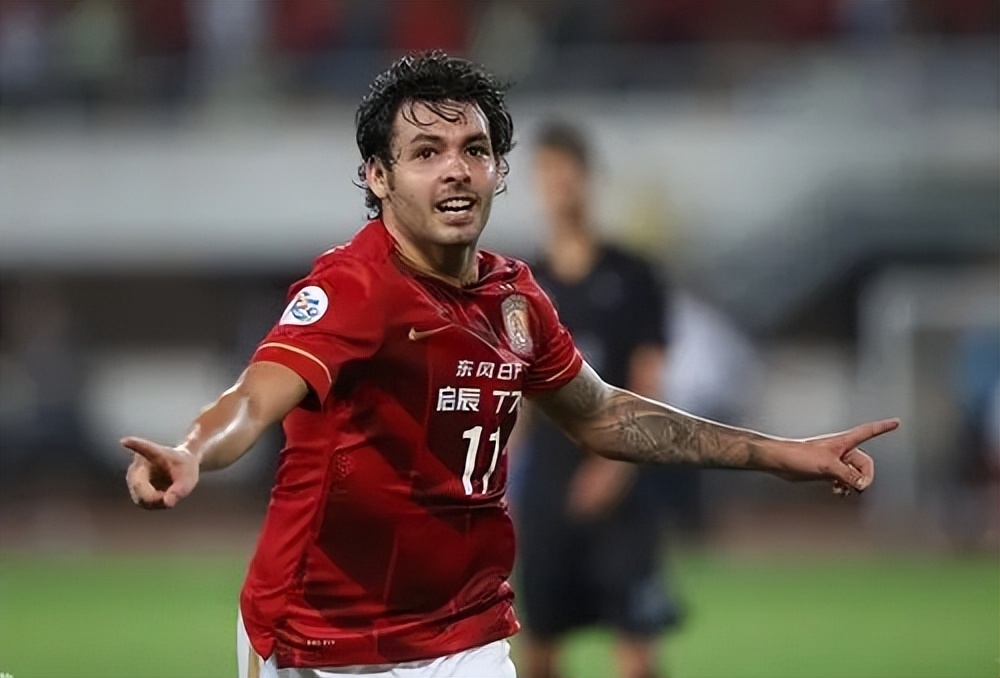 越南媒体嘲笑国足（越南媒体嘲讽国足：大冤种，花16亿养个废人！中国球迷无力反驳）