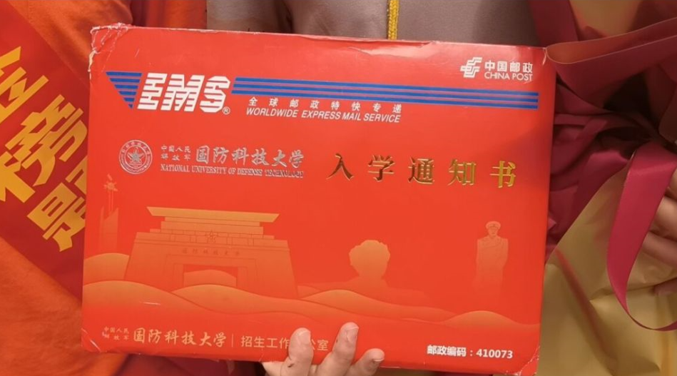 搬砖男孩高考620分，工地收到录取通知书，如今成边防排长