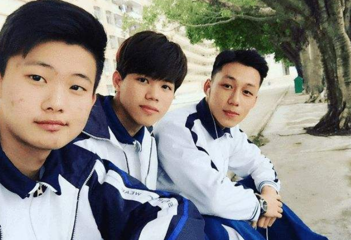 初中生“标准发型”出炉，男生接受度较高，女生丑的不愿见人