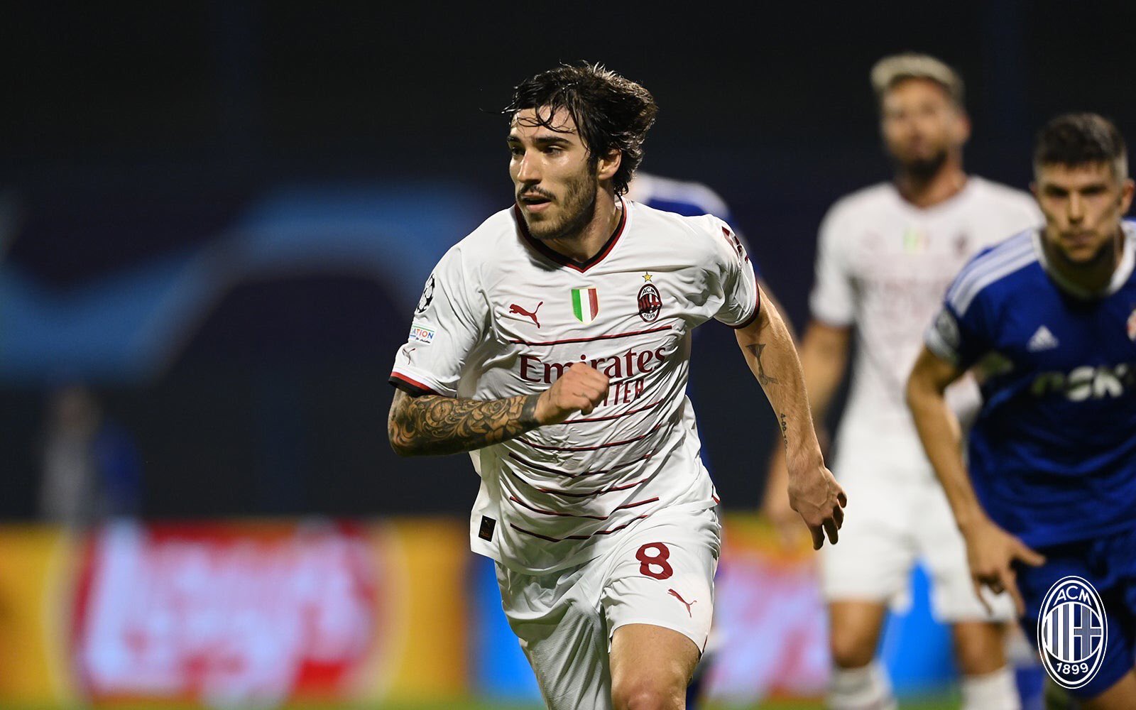 桑德罗托纳利(托纳利:很高兴当选全场最佳球员,最后一轮要战胜