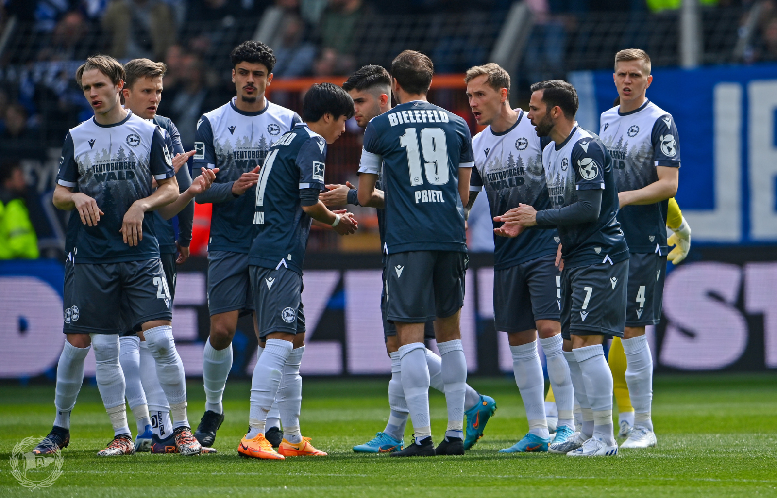 比勒菲尔德足球俱乐部（树倒猢狲散？这支即将降级的德甲球队，至少有6人即将离队走人）-趣拿体育