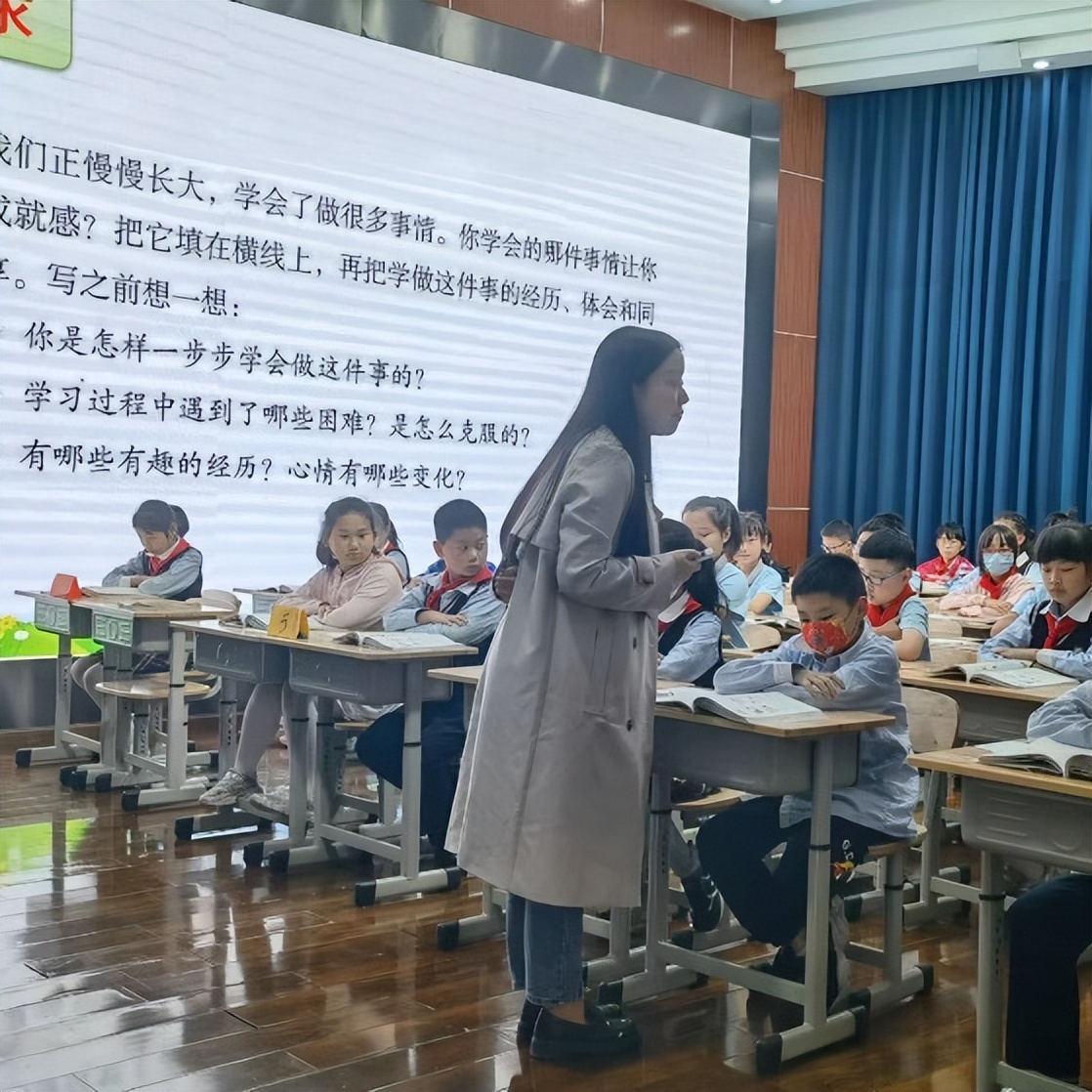 中和小学开展主题为“信息技术支持下的习作专题研修”研讨活动