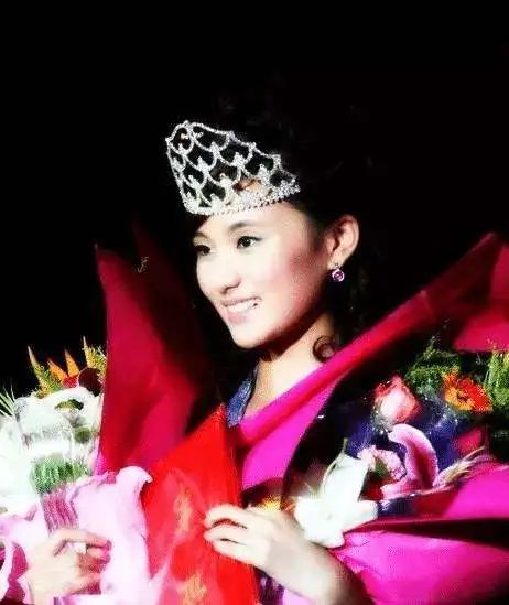 50歲李亞鵬再當爸！小19歲人妻曝光，網(wǎng)友：王菲，你輸了......