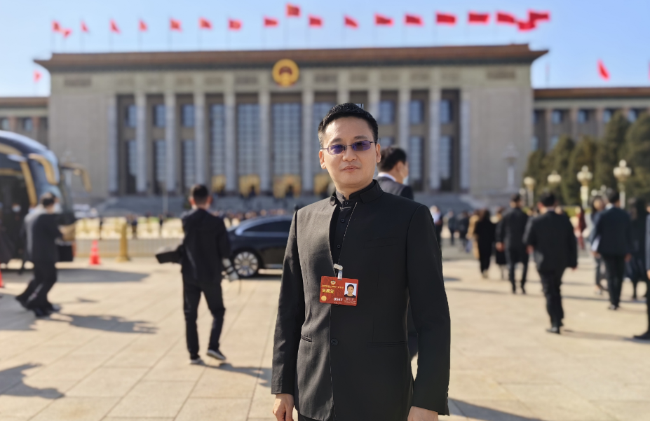 月度时事评论表（新一届全国政协委员，周小平同志，向大家汇报参会感想）-华海博客