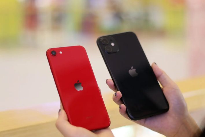 苹果沦为百元机，冲上热搜！库克这次诚意十足