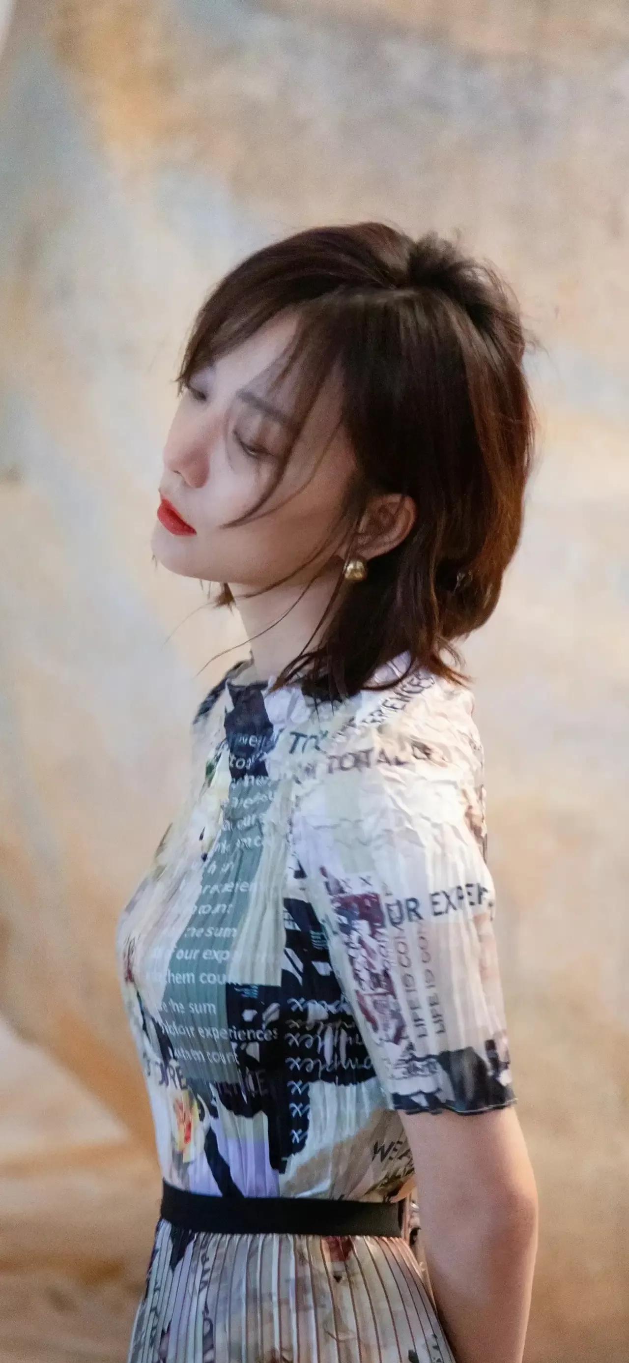 王珞丹：气质婉约，温婉大方，优雅迷人