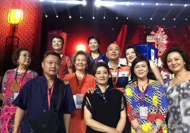 邓云乡说，最欣赏“二姐媚妆”，张明明有多美？这些照片足以证明