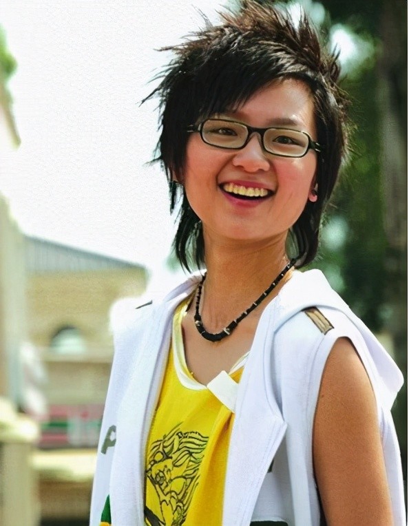 事实证明,被"嘲讽"的张子枫,已经活成了内娱性感的教科书