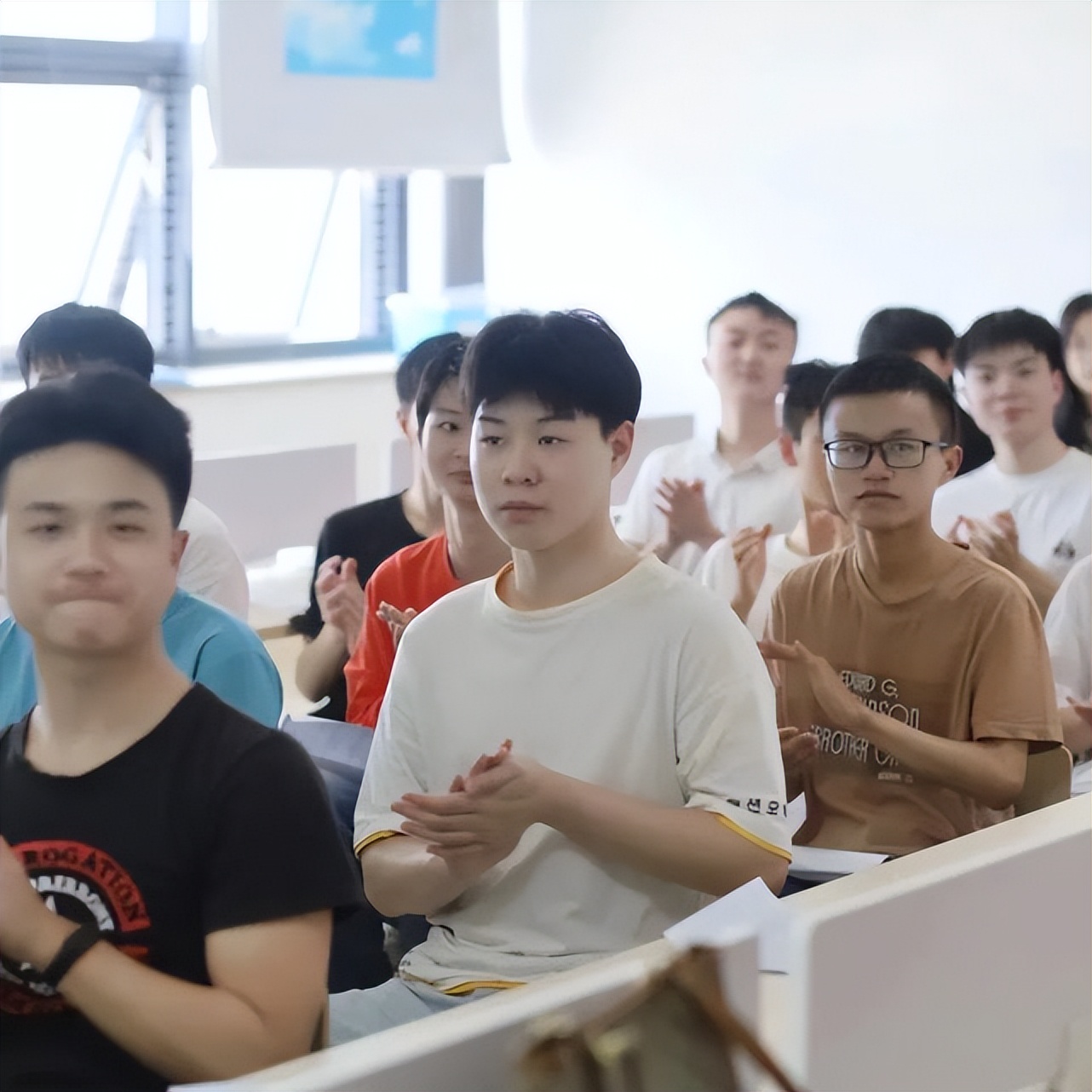 企业来校“抢招”人才，硅谷学子足不出校就可拿到心仪offer