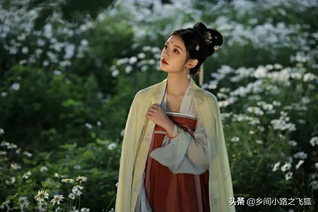 林允花间古装大片 轻纱摇曳好似仙女下凡