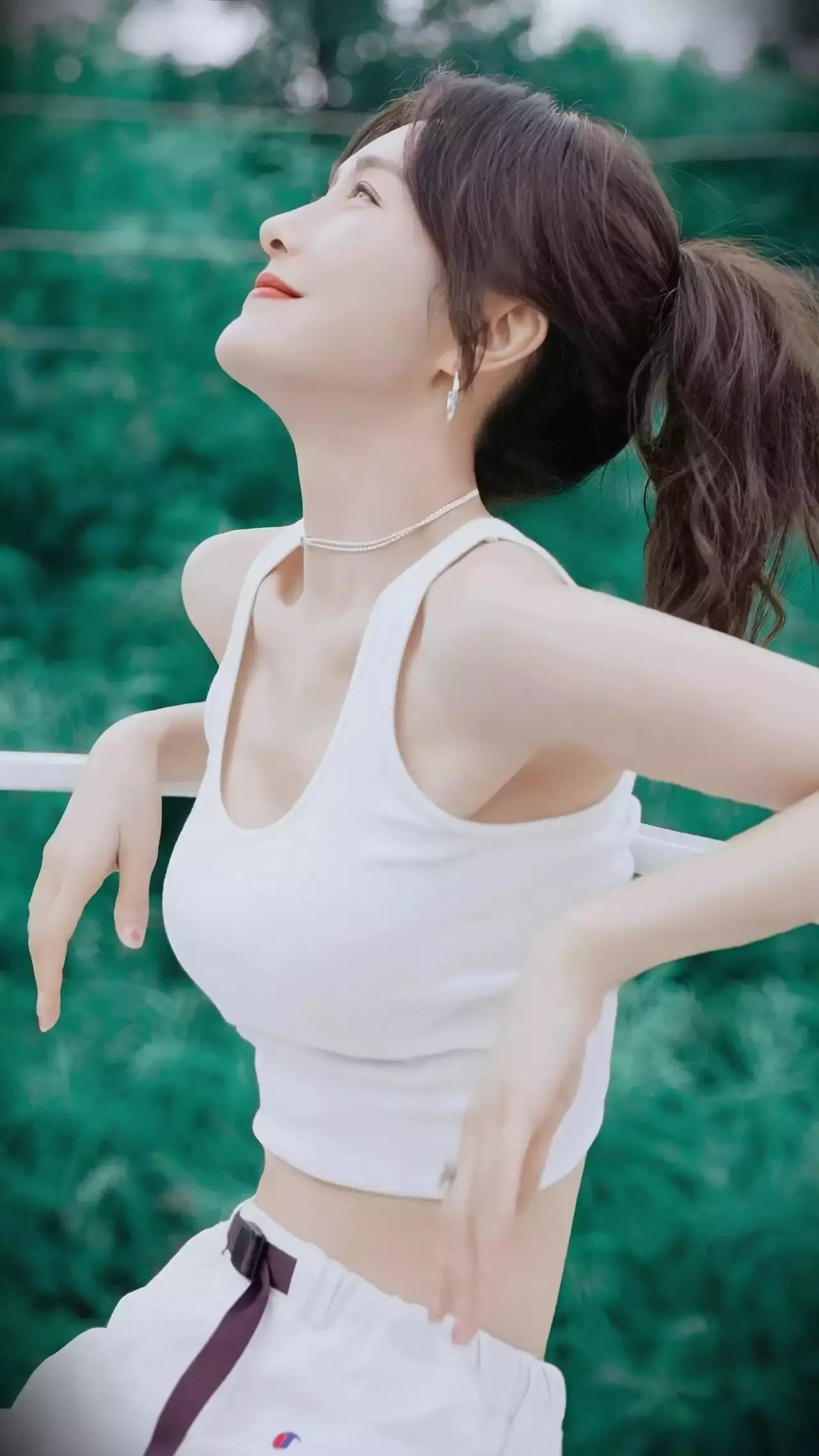 誉为“最会用眼神秒杀观众的女演员”——秦岚