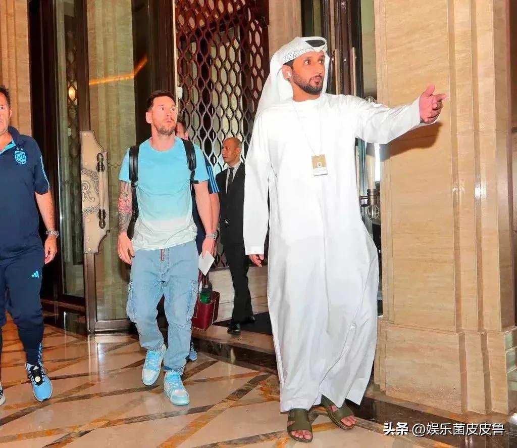 2018世界杯英格兰足球衣（世界杯各国都穿了什么？C罗内马尔帅到起飞，英格兰队西装只有600）