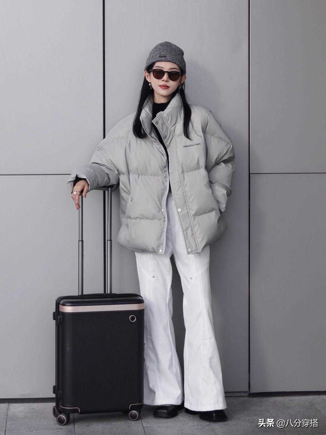 冬天的羽绒服没有时尚感吗？看看这些穿法，简洁大方。