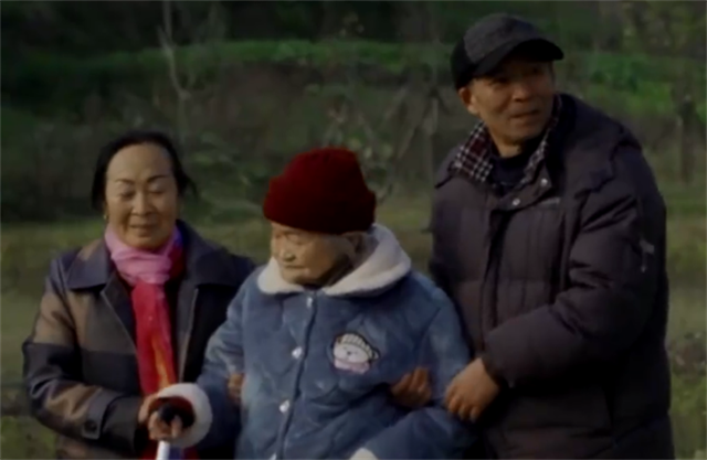 未婚夫战场牺牲，她带准婆婆出嫁，不离不弃奉养“妈妈”40年