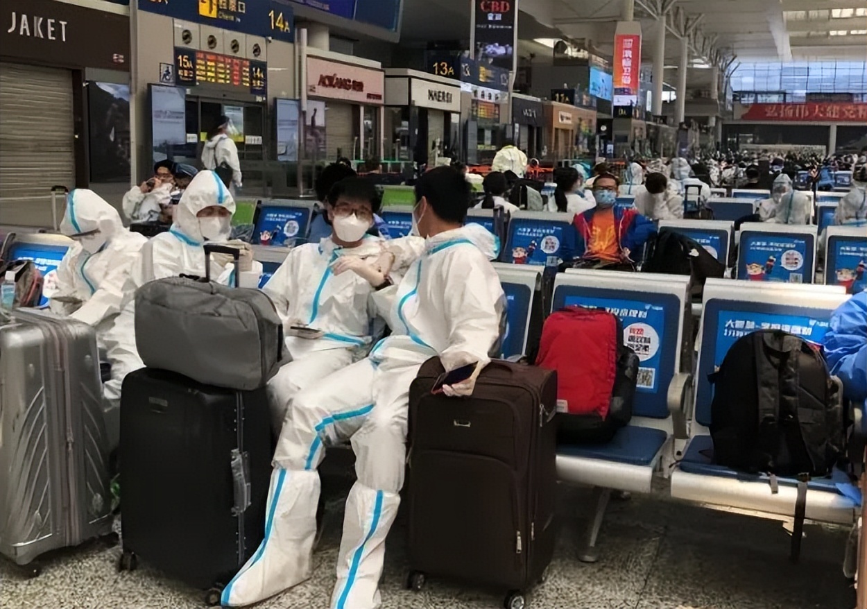 上海多所高校提前放假，学生终于能离沪了，郑州和武汉隔离费全免