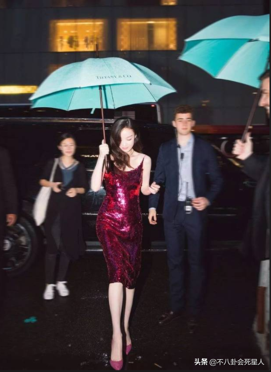 单看个个是美人，合照却开“大头特效”，这些女星被“虐惨”