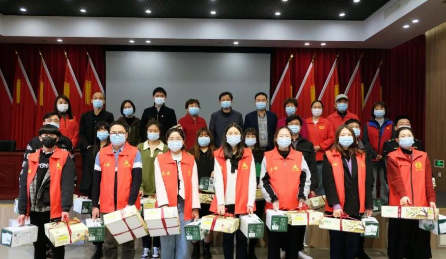 致敬防疫英雄！福气多公司等慰问慰问大云区域协查专班人员