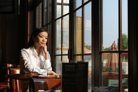 并且历经多年的风雨,黎辉对她从未有过二心,也不怪旁人会称曾子墨是