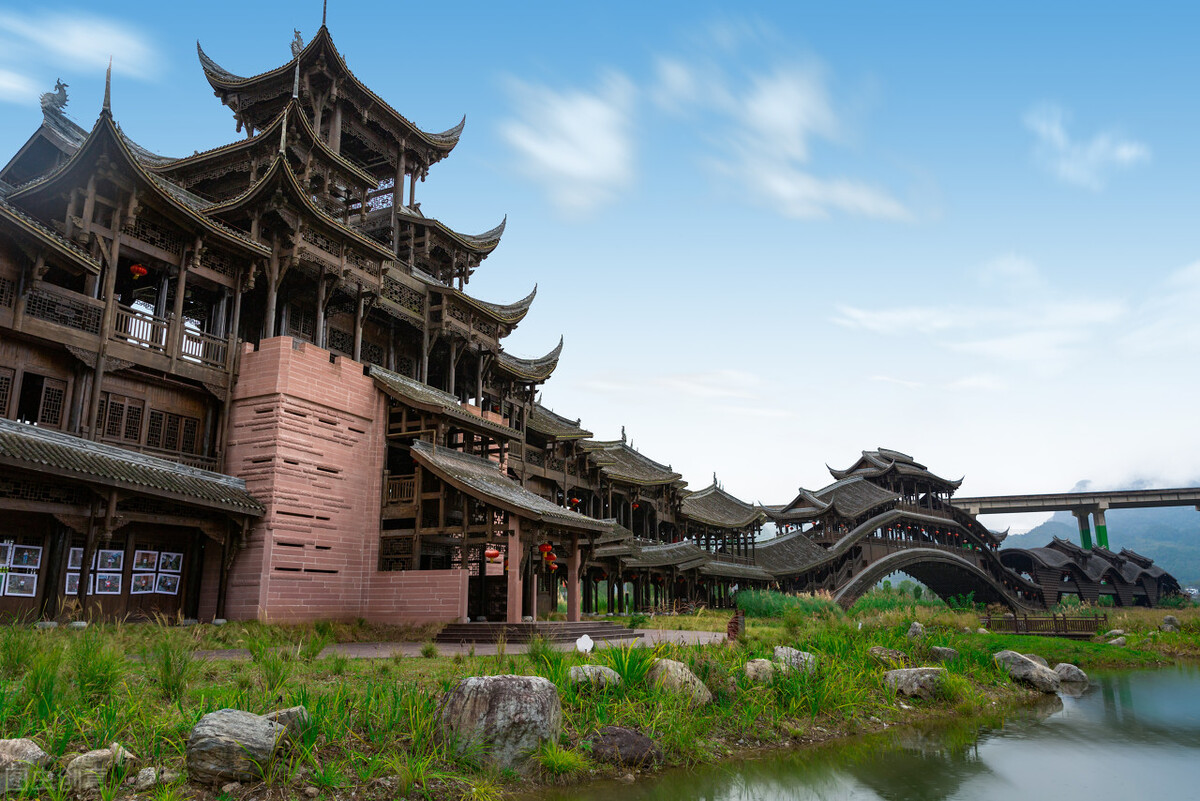 免费开放,濯水古镇是渝东南地区最负盛名的古镇之一,街巷格局保留较为