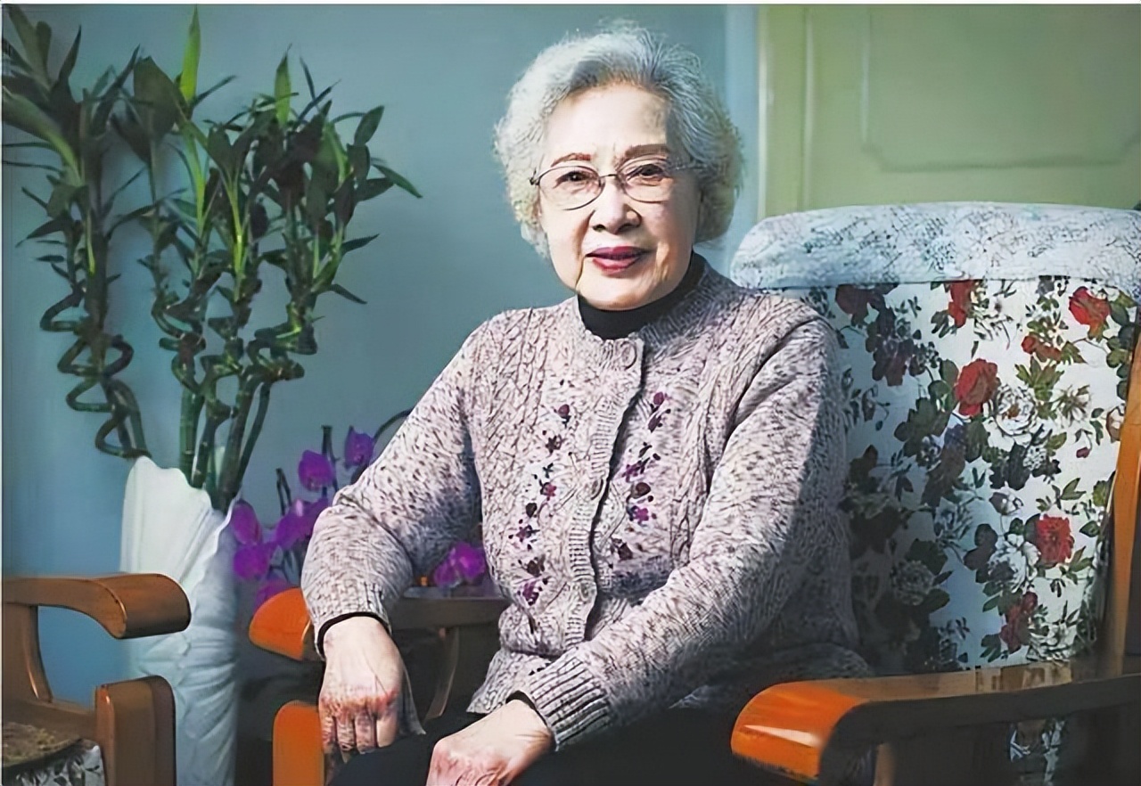 活在记忆中的8位女星，有母亲专业户，也有舞蹈家，最大100岁