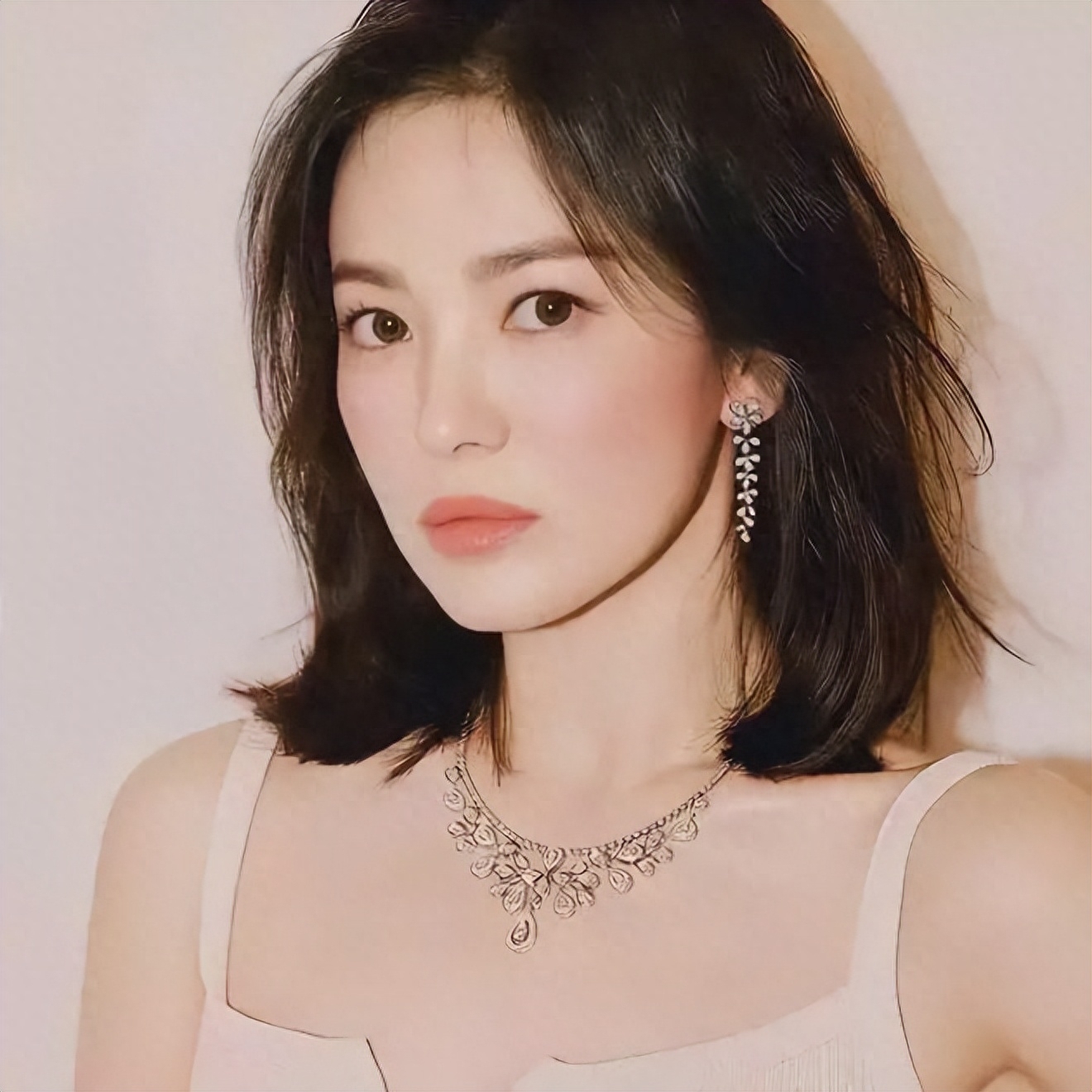 顶流女星宋慧乔:表面上光鲜亮丽,背地里受韩国财阀控制!