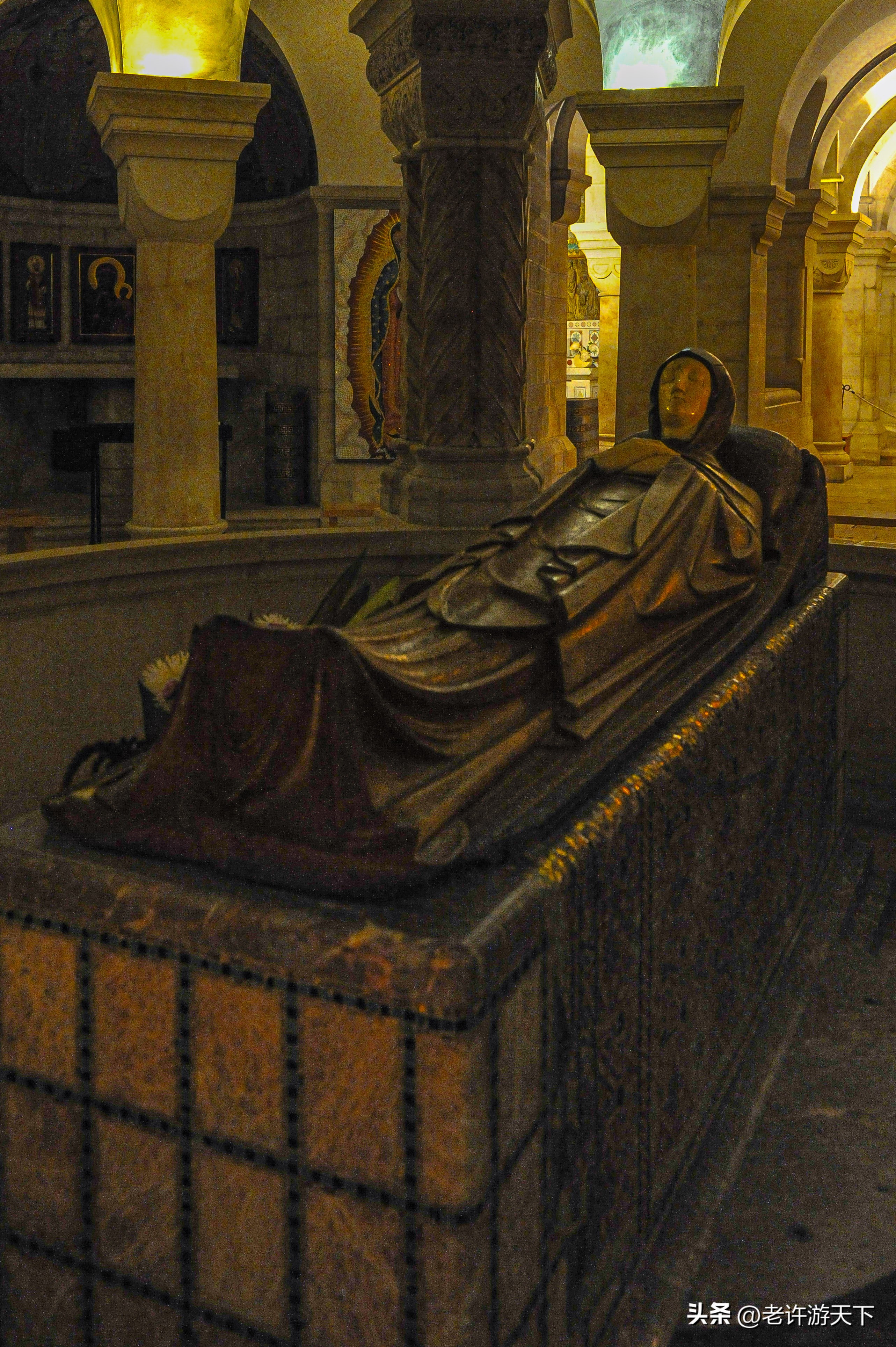 圣母安息塑像(以上二幅)圣母马赛克画像(以上二幅)银顶清真寺正名为