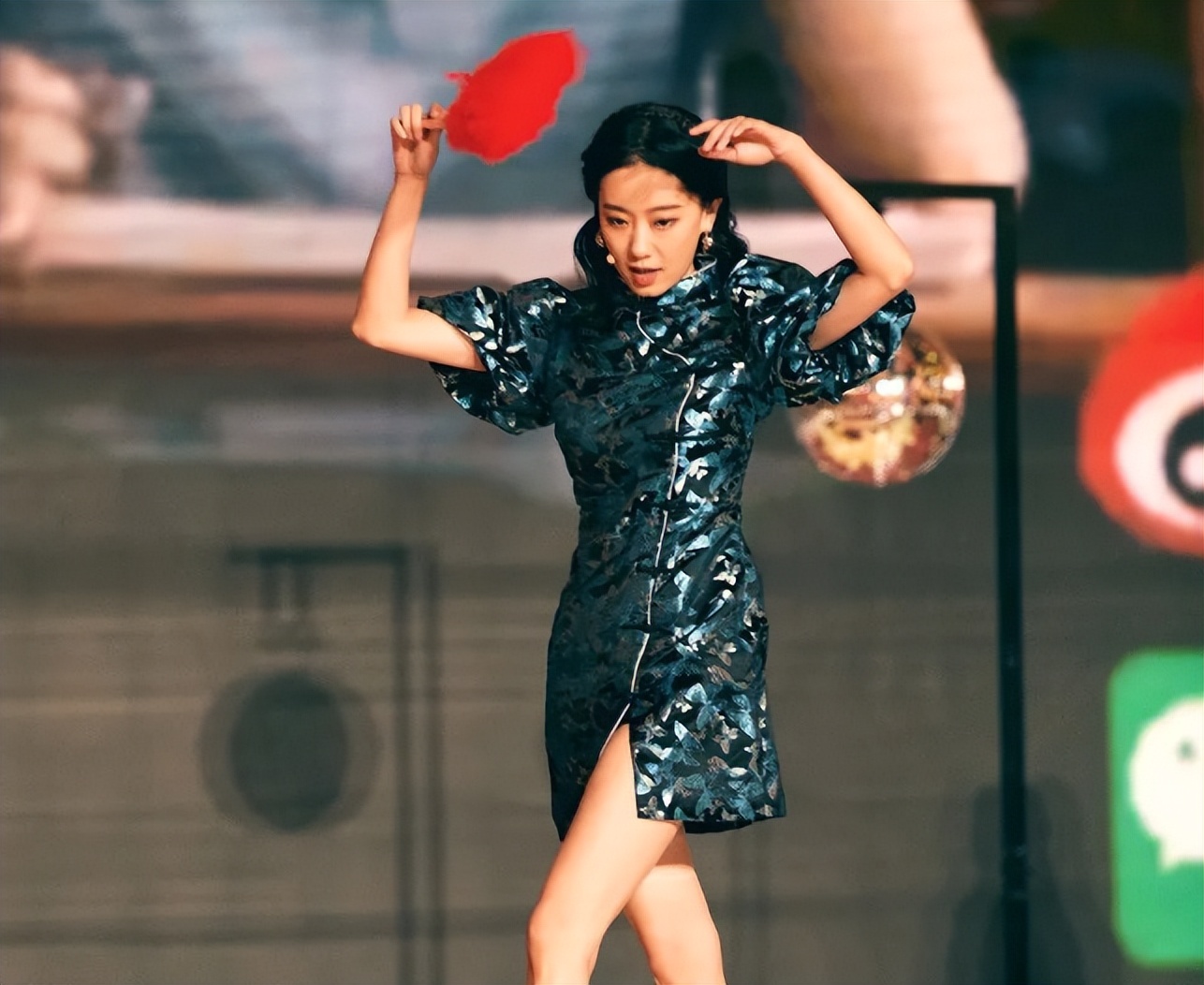 闫妮的“大妈味”、赵丽颖的“土气”，这8位女星，如今判若两人