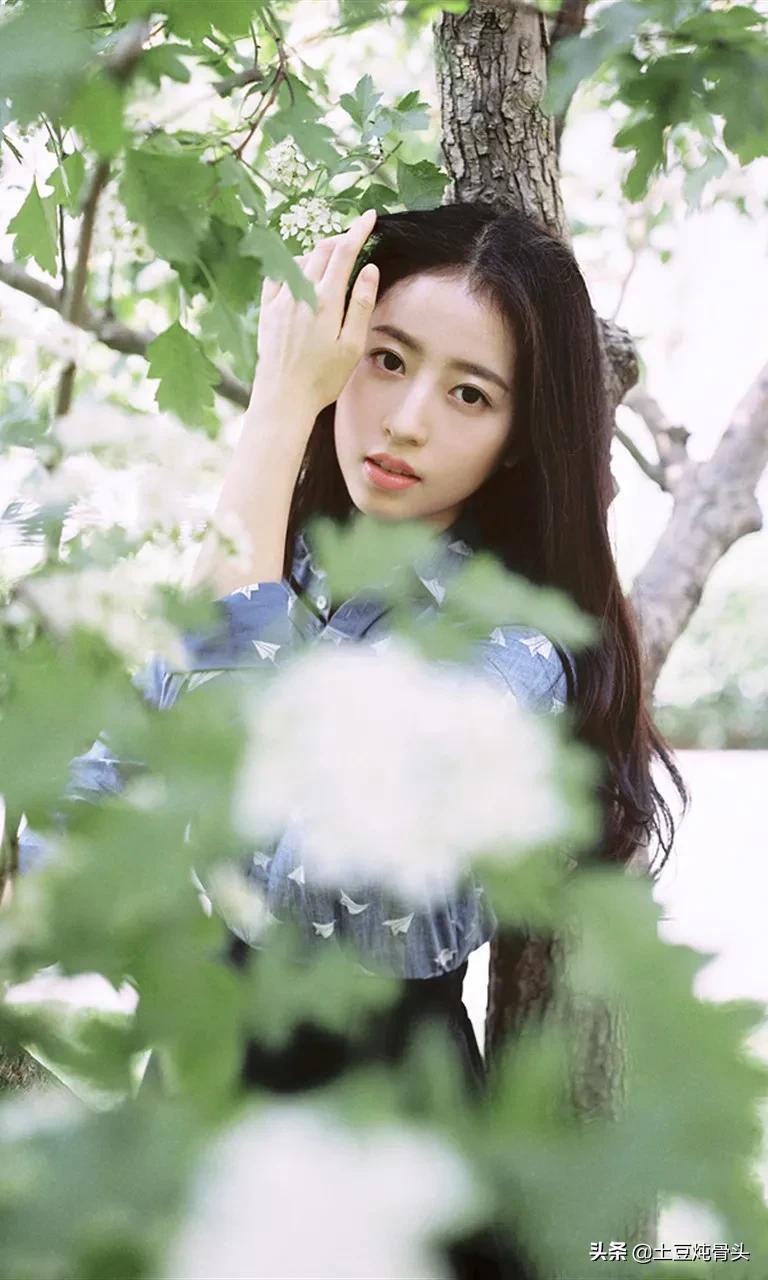 明星壁纸—周雨彤