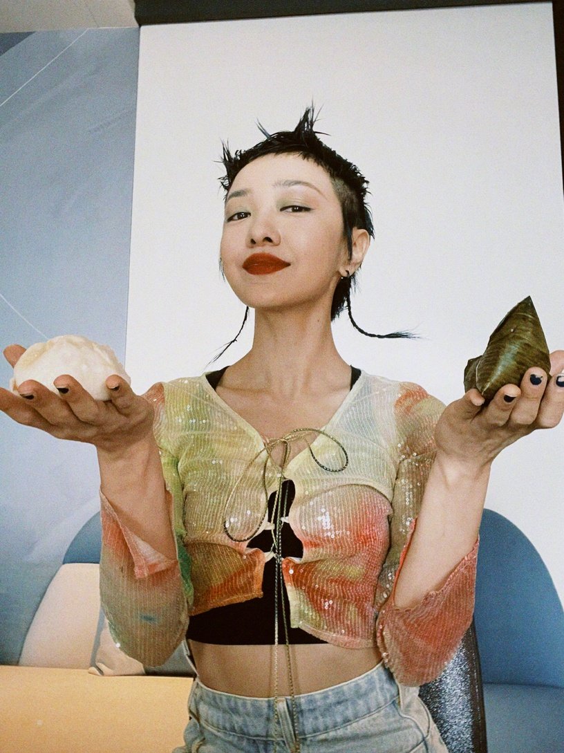 看我72变？与出道形象不同的艺人：郭采洁超前卫