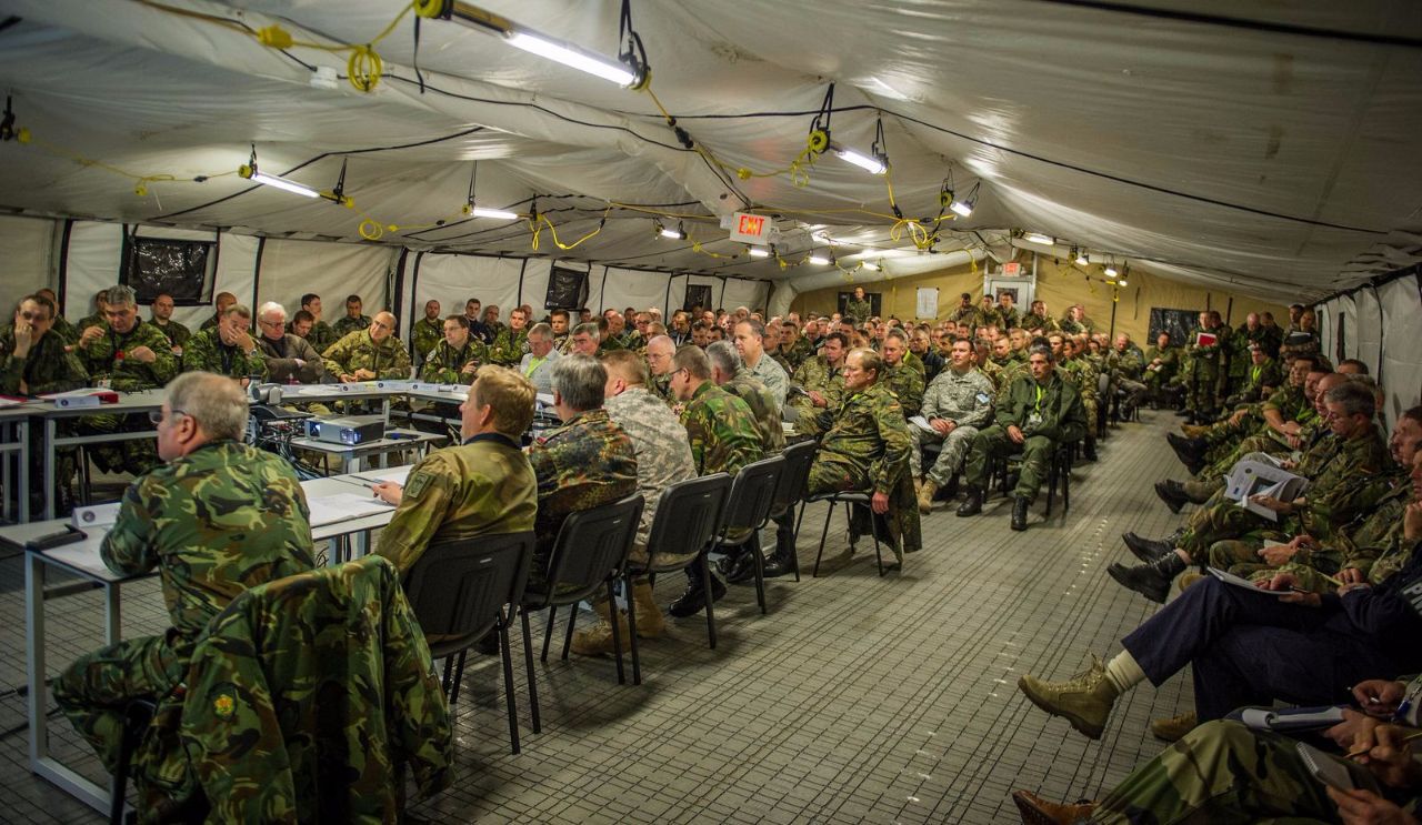 缟玛瑙导弹再次发出怒吼 4枚齐射砸向指挥部:50名军官一个没跑掉