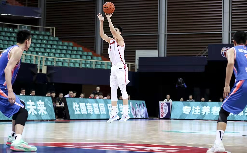 广东男篮最新赛程2022队员名单（宏远新消息！胡明轩全明星首发引争议 朱总率队看华南虎 两悍将复出）