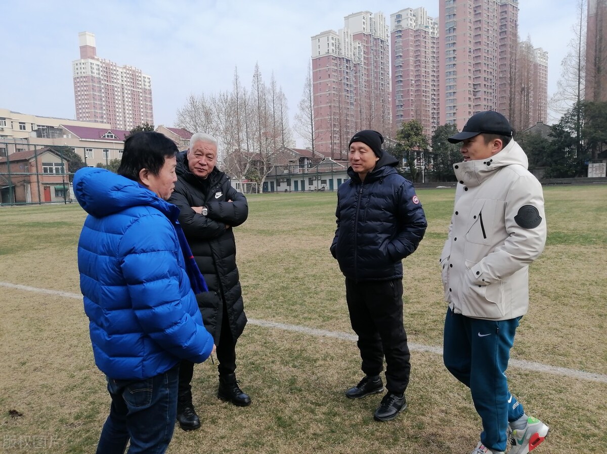 成耀东(01国奥上海开练，50名球员一半是攻击手 成耀东：循序渐进步步提升)