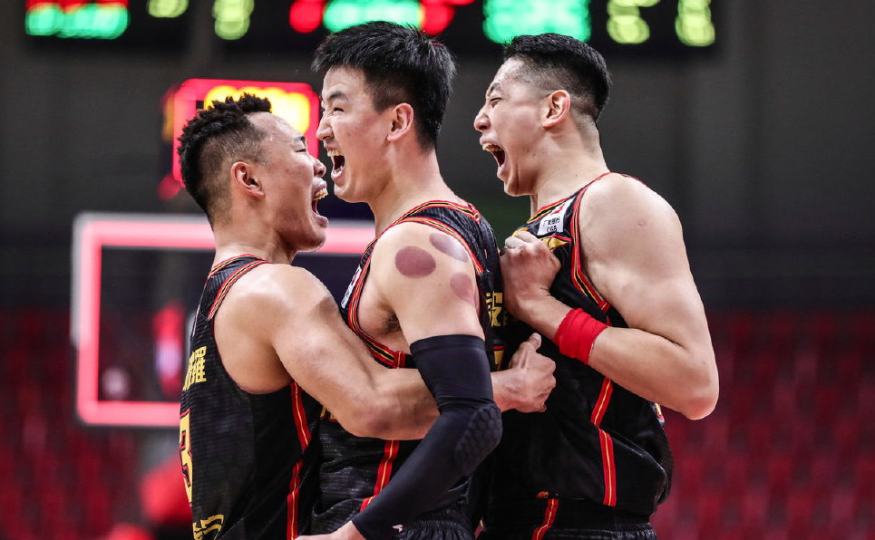 cba球員在哪里打比賽呢（今晚！CBA戰2場，卡位大戰深圳男籃PK青島，央視直播黑馬VS副班長）