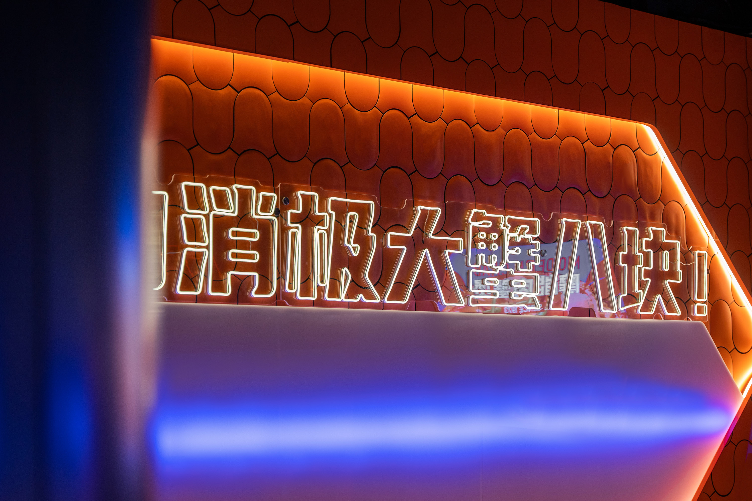 餐飲品牌全案設(shè)計(jì)，摩能·肉蟹煲，將所有消極大蟹八塊