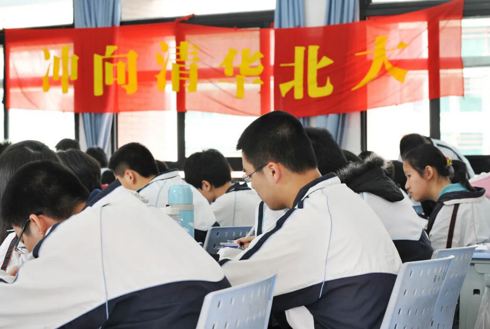 2022高考进入倒计时，学生若想考上本科，分数需要达到多少？