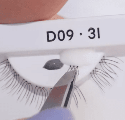 继白开水妆之后，鞠婧祎又有新的半永久造型了？