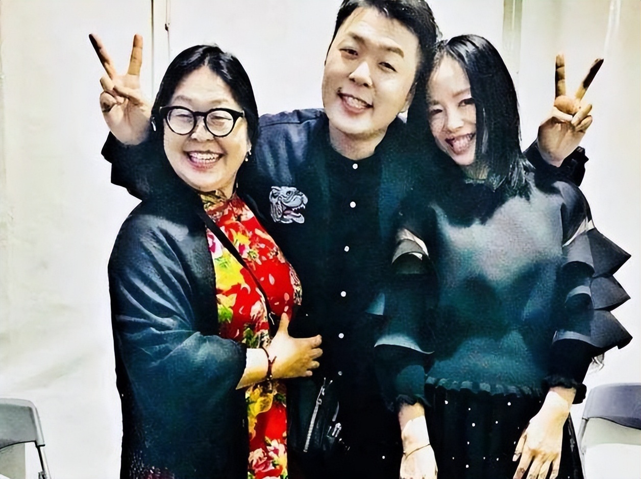 歌手黄绮珊：三婚三离，膝下无儿无女，54岁只有“干儿子”杜海涛