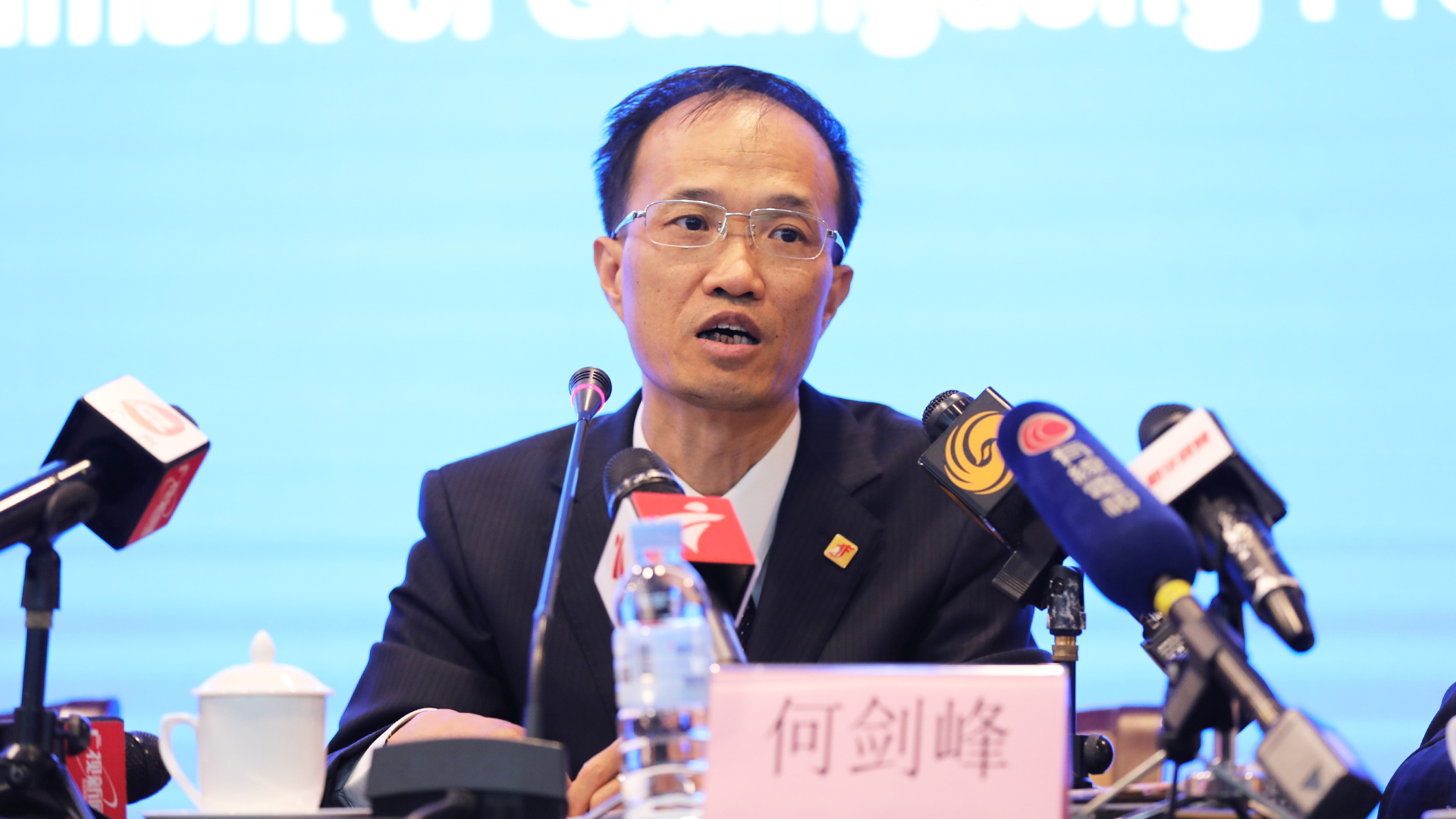 美的老板何享健：坐拥2250亿财富却无人继承？三个孩子均是老总