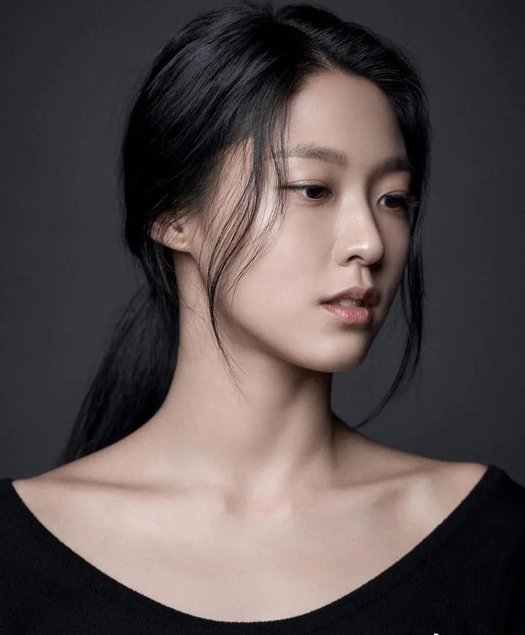 被网友称为"韩国最强肉体"身材演技在线的金雪炫还热