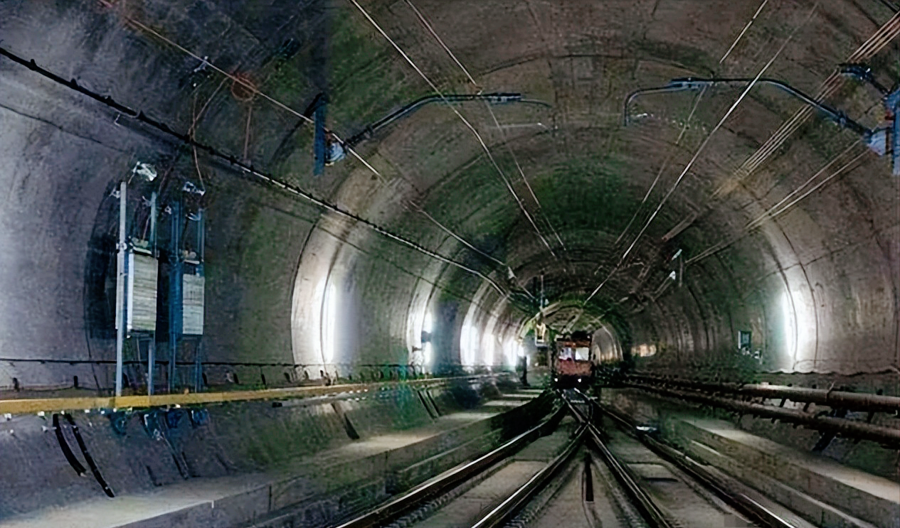 英吉利海峡海底隧道(烟台到大连的海底隧道至今还未动工,工程难度究竟