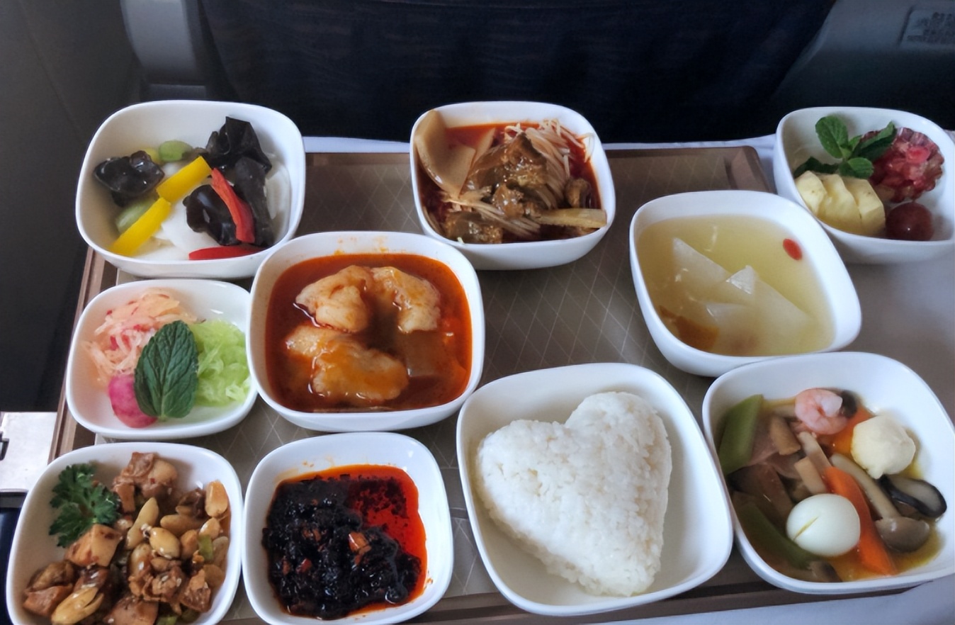 国内飞机餐大比拼,川航很丰盛,深航很土豪,江西的一言难尽