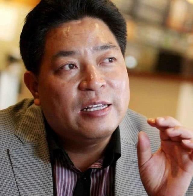 重庆小伙被迫乞讨，好心姐姐出手相救，20年后，小伙出100万报恩