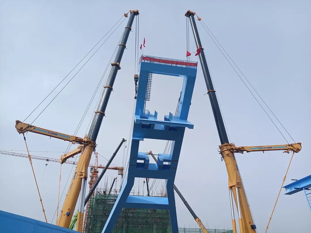 大力出奇跡！520噸“鋼鐵巨人”，空中霸氣合體